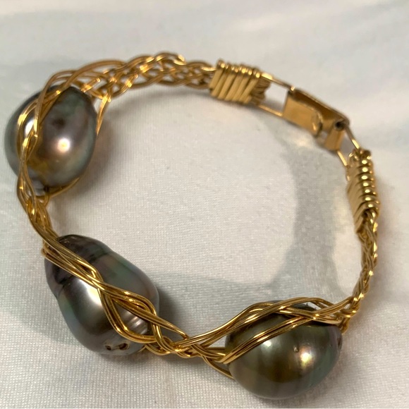 Handwoven 14k gold filled wire with Tahitian pearl cluster - Picture 8 of 13